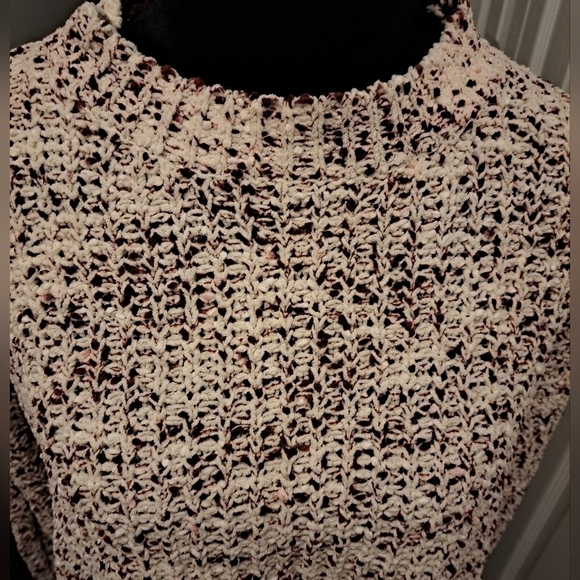 Pink Rose Sweater   Size  M - Picture 2 of 7